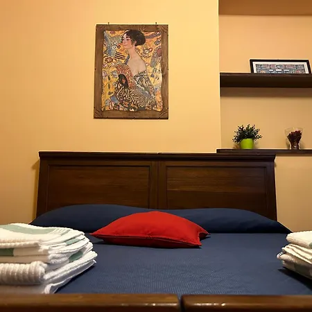Sleepin Montesanto * Naples